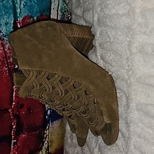 Preowned Michael Kors Westley Woven Suede Open-Toe Ankle Booties in Acorn Color